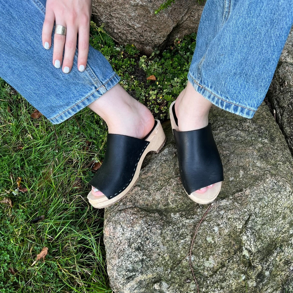 Anneli Clog Sandals | Black Leather