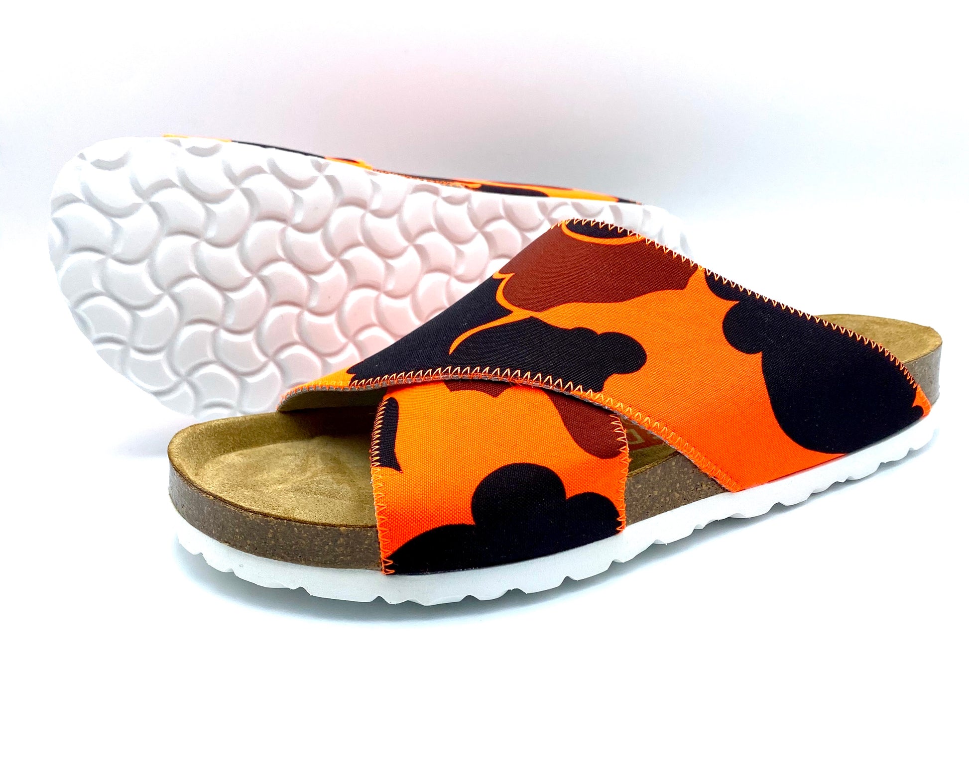 Una Cross-over Sandals | Blaze Orange Camo - MAGNAFIED.COM