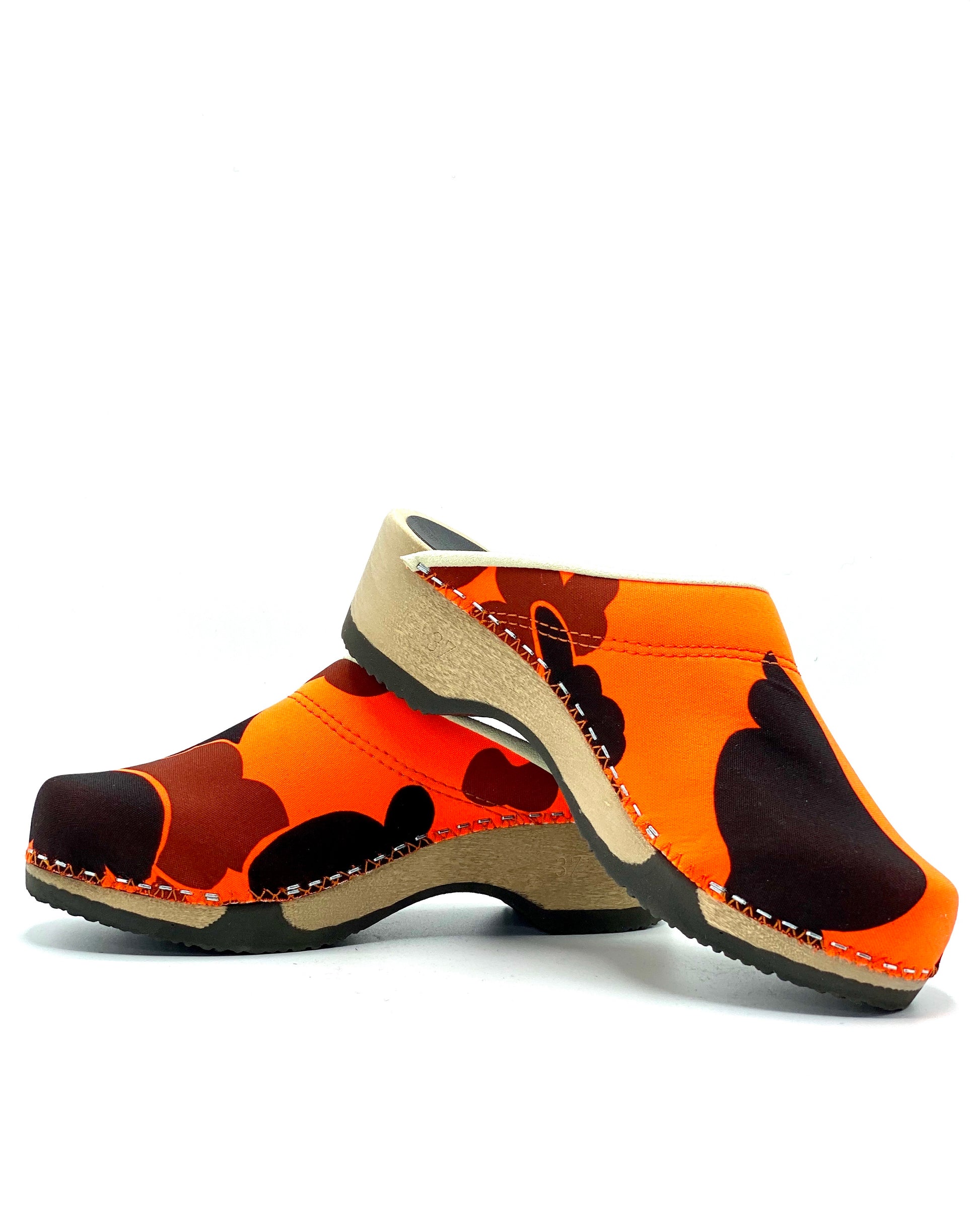 Embla Clogs | Blaze Orange Camouflage - MAGNAFIED.COM