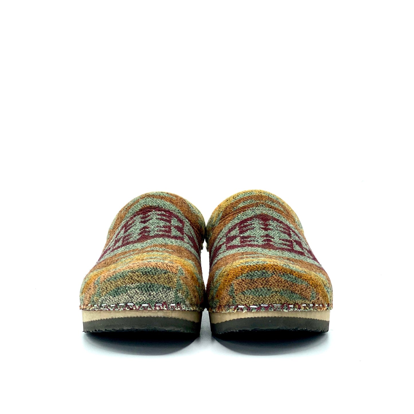 Embla Clogs | Diamond River Sage - MAGNAFIED.COM